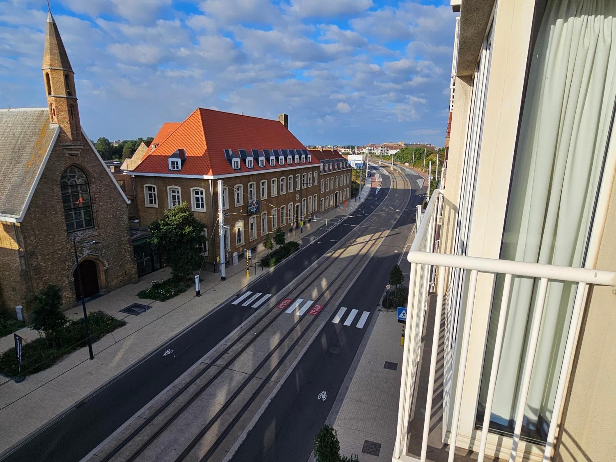 Cote A L'Oostduinkerke Met Gratis Garage Apartment Exterior photo